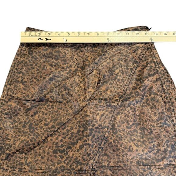 Free People Fake Out Leopard Print Faux Leather Faux Wrap Mini Skirt Size 2 - Picture 10 of 12
